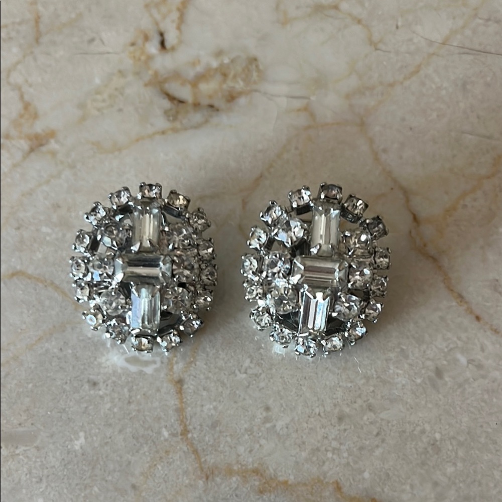Elegant Vintage Earrings - Picture 2 of 4